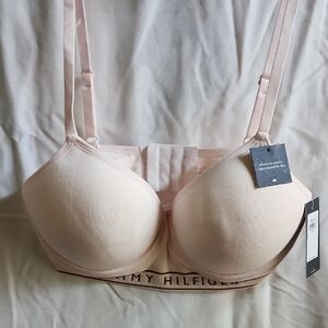 Tommy Hilfiger 34C, Seamless Sewn In Pad Bra. NEW
